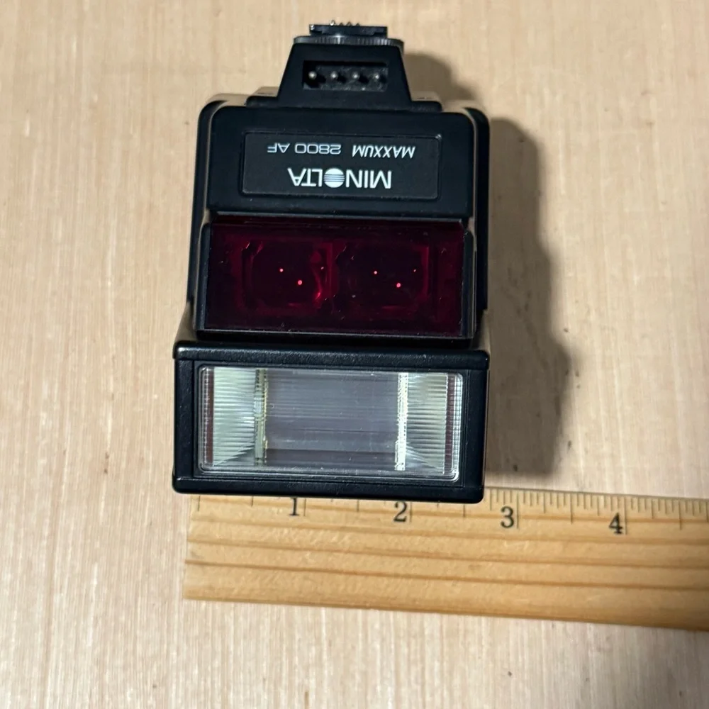 Minolta Maxxum 2800 AF Flash Turns On “UNTESTED”Preowned Read Description Below!